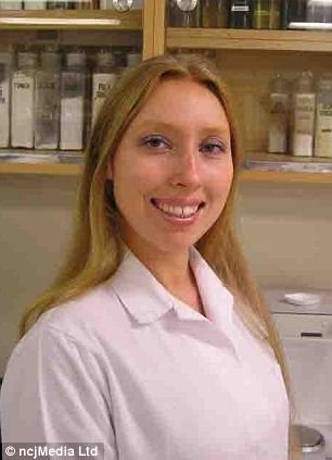 Η ξανθιά επιστήμονας με το PHD που πέταξε τη λευκή ποδιά για να κάνει στριπτίζ ως χορεύτρια του pole dancing [εικόνες] | iefimerida.gr 0