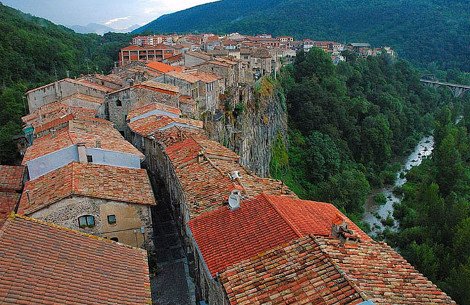Επτά πόλεις-κοσμήματα κτισμένες κυριολεκτικά στο χείλος του γκρεμού [εικόνες] | iefimerida.gr 0