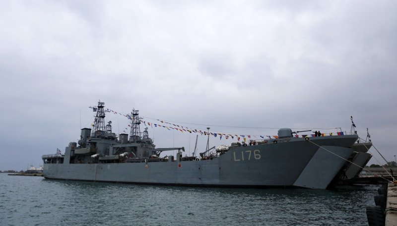 «Βόλτα» μέσα στα πολεμικά πλοία -Κανόνια και γαλόνια εντυπωσιάζουν μικρούς και μεγάλους [εικόνες] | iefimerida.gr 0