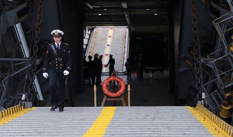 «Βόλτα» μέσα στα πολεμικά πλοία -Κανόνια και γαλόνια εντυπωσιάζουν μικρούς και μεγάλους [εικόνες] | iefimerida.gr 3