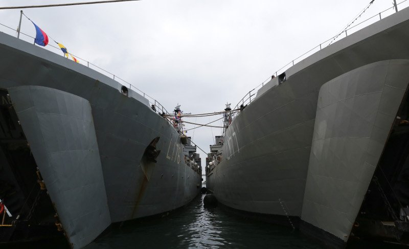 «Βόλτα» μέσα στα πολεμικά πλοία -Κανόνια και γαλόνια εντυπωσιάζουν μικρούς και μεγάλους [εικόνες] | iefimerida.gr 4