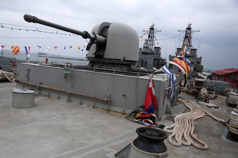 «Βόλτα» μέσα στα πολεμικά πλοία -Κανόνια και γαλόνια εντυπωσιάζουν μικρούς και μεγάλους [εικόνες] | iefimerida.gr 1