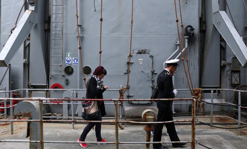 «Βόλτα» μέσα στα πολεμικά πλοία -Κανόνια και γαλόνια εντυπωσιάζουν μικρούς και μεγάλους [εικόνες] | iefimerida.gr 5