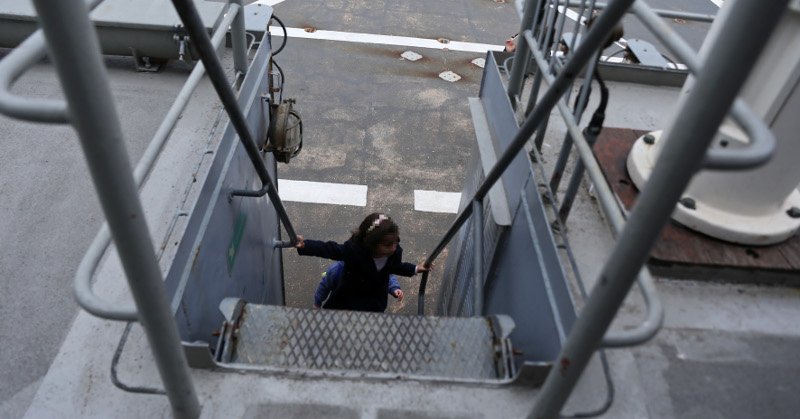 «Βόλτα» μέσα στα πολεμικά πλοία -Κανόνια και γαλόνια εντυπωσιάζουν μικρούς και μεγάλους [εικόνες] | iefimerida.gr 6