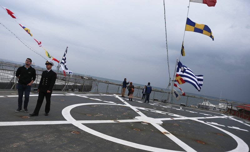 «Βόλτα» μέσα στα πολεμικά πλοία -Κανόνια και γαλόνια εντυπωσιάζουν μικρούς και μεγάλους [εικόνες] | iefimerida.gr 7