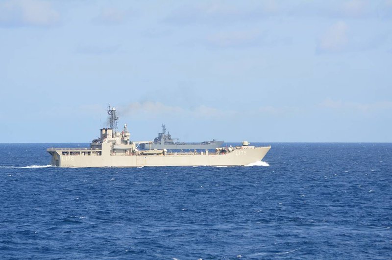 Το Πολεμικό Ναυτικό σε πλήρη ετοιμότητα – Αρματαγωγά και φρεγάτες δάμασαν τον Παγασητικό [εικόνες] | iefimerida.gr 0