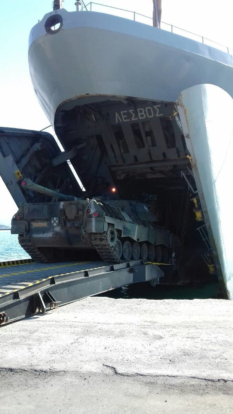 Το Πολεμικό Ναυτικό σε πλήρη ετοιμότητα – Αρματαγωγά και φρεγάτες δάμασαν τον Παγασητικό [εικόνες] | iefimerida.gr 2