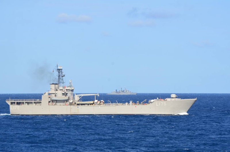 Το Πολεμικό Ναυτικό σε πλήρη ετοιμότητα – Αρματαγωγά και φρεγάτες δάμασαν τον Παγασητικό [εικόνες] | iefimerida.gr 3