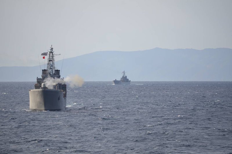 Το Πολεμικό Ναυτικό σε πλήρη ετοιμότητα – Αρματαγωγά και φρεγάτες δάμασαν τον Παγασητικό [εικόνες] | iefimerida.gr 7