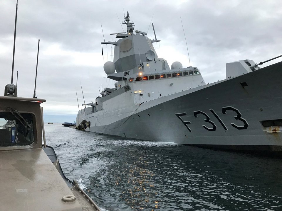 Δείτε τη νατοϊκή φρεγάτα να βυθίζεται, μετά τη σύγκρουση με το ελληνικό τάνκερ -Πώς έγινε το ατύχημα [εικόνες & βίντεο] | iefimerida.gr 1