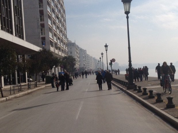 Θεσσαλονίκη: Η Λεωφόρος Νίκης μετατρέπεται σε πεζόδρομο και οι κάτοικοι απολαμβάνουν τη βόλτα τους [εικόνες] | iefimerida.gr 0