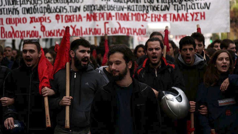 Επεισόδια και μολότοφ στα Εξάρχεια μετά την πορεία για το Πολυτεχνείο [εικόνες & βίντεο]  | iefimerida.gr 29