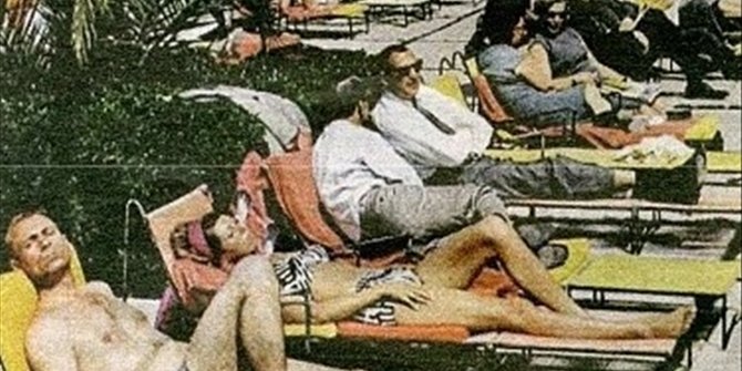 Τουρίστες λιάζονται στο Χίλτον ενώ τα τανκς προέλαυναν στο Καλλιμάρμαρο [εικόνες] | iefimerida.gr 0