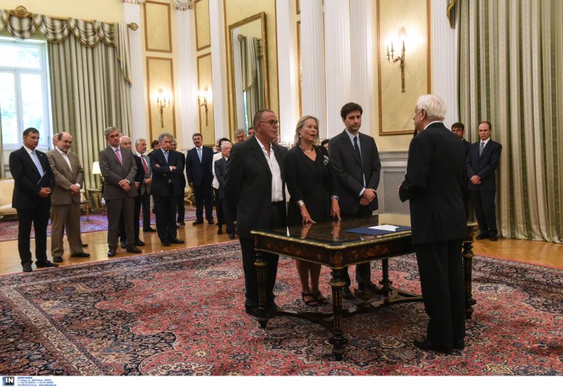 Οι 3 υπουργοί που έδωσαν πολιτικό όρκο [εικόνες] | iefimerida.gr 1