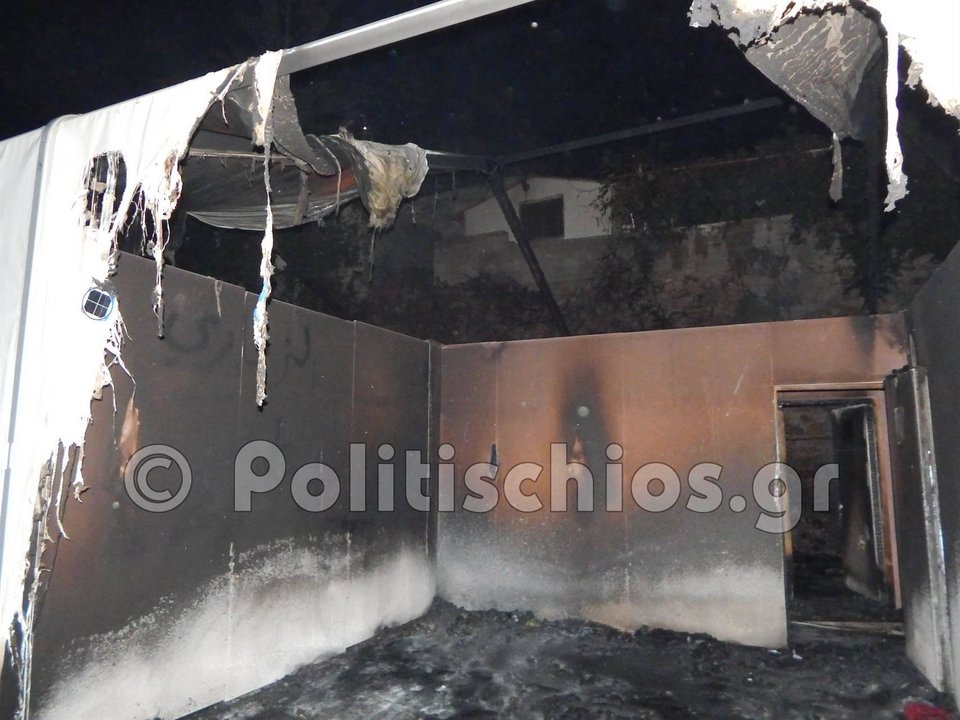 Επεισόδια στη Χίο: Πρόσφυγες έβαλαν φωτιές, κατέστρεψαν καταστήματα και αυτοκίνητα [βίντεο] | iefimerida.gr 5