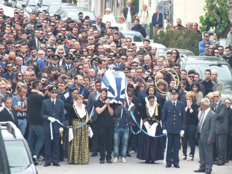 Δάκρυσε η Κεφαλονιά -Συγγενείς και φίλοι είπαν το τελευταίο αντίο στην ολυμπιονίκη Αννα Πολλάτου που σκοτώθηκε σε τροχαίο [εικόνες] | iefimerida.gr 0