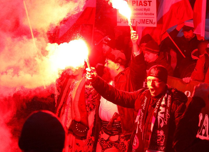 Εθνικιστές στους δρόμους της Βαρσοβίας: «Αγνή Πολωνία λευκή Πολωνία» [εικόνες] | iefimerida.gr 1