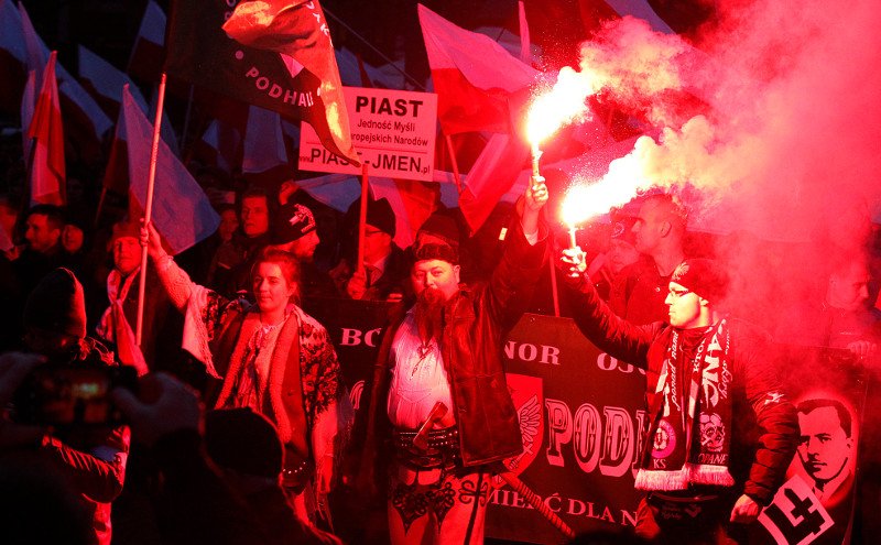 Εθνικιστές στους δρόμους της Βαρσοβίας: «Αγνή Πολωνία λευκή Πολωνία» [εικόνες] | iefimerida.gr 2