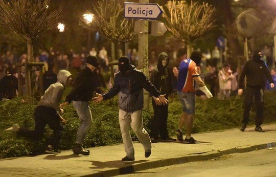 Αυτό είναι το βίαιο ακροδεξιό κόμμα που ετοιμάζεται να διαλύσει την Ευρωπαϊκή Ενωση [εικόνες] | iefimerida.gr 1