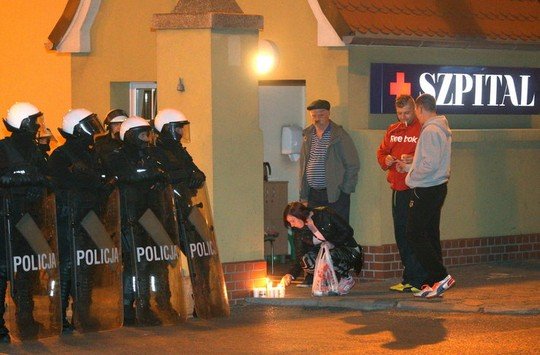 Χάος στην Πολωνία - Συγκρούσεις χούλιγκαν με αστυνομικούς μετά το θάνατο οπαδού [εικόνες & βίντεο] | iefimerida.gr 1