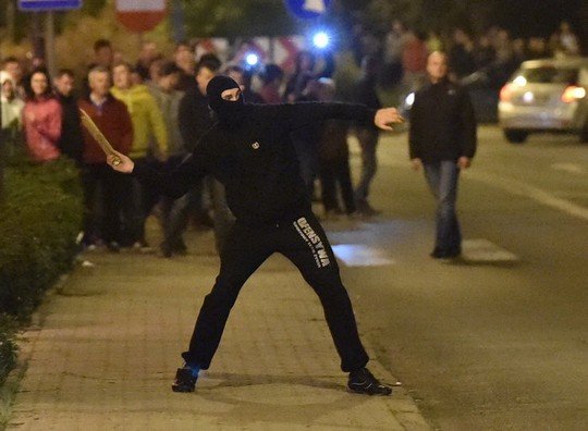 Χάος στην Πολωνία - Συγκρούσεις χούλιγκαν με αστυνομικούς μετά το θάνατο οπαδού [εικόνες & βίντεο] | iefimerida.gr 2