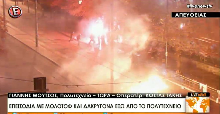 Επεισόδια στο Πολυτεχνείο: Νεαροί έστησαν οδοφράγματα στη Στουρνάρη -«Βροχή» μολότοφ κατά αστυνομικών | iefimerida.gr 14