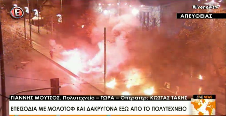 Επεισόδια στο Πολυτεχνείο: Νεαροί έστησαν οδοφράγματα στη Στουρνάρη -«Βροχή» μολότοφ κατά αστυνομικών | iefimerida.gr 15