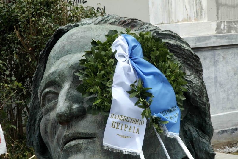 «Ομπάμα-Τσίπρας. Είστε ανεπιθύμητοι» -Το πανό που ανάρτησαν φοιτητές στο Πολυτεχνείο [εικόνες] | iefimerida.gr 1