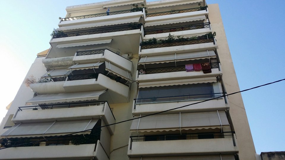 18χρονη στον Κολωνό έπεσε από τον 8ο όροφο πολυκατοικίας [εικόνες] | iefimerida.gr 2