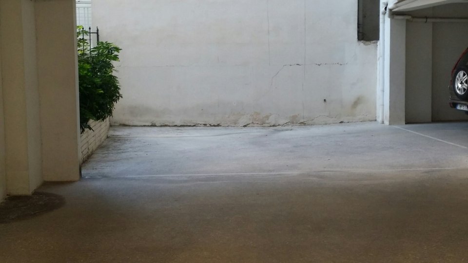 18χρονη στον Κολωνό έπεσε από τον 8ο όροφο πολυκατοικίας [εικόνες] | iefimerida.gr 0