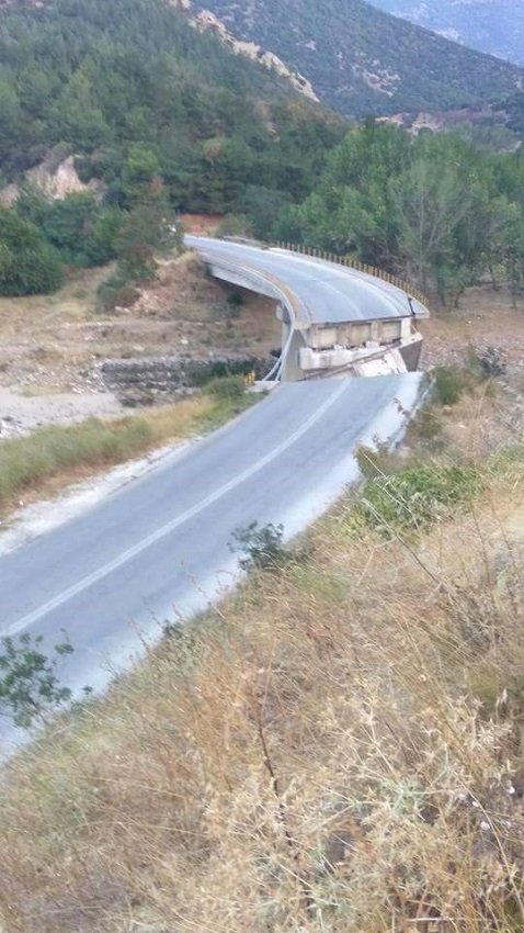 Κατέρρευσε γέφυρα στην παλαιά εθνική οδό Ξάνθης-Κομοτηνής [εικόνες] | iefimerida.gr 2