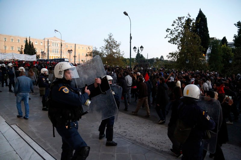 Χάος: Κουκουλοφόροι τα έσπασαν σε Αθήνα, Θεσσαλονίκη, Πάτρα, Βόλο | iefimerida.gr 28