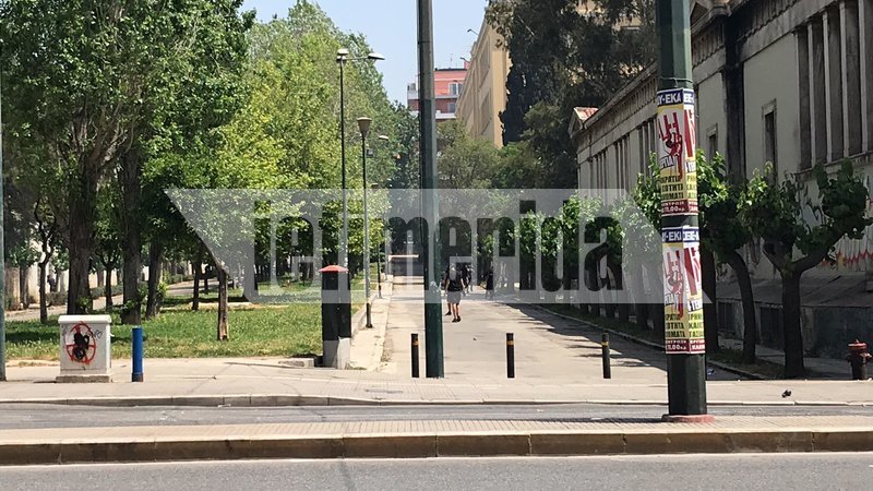 Πορεία με γαρύφαλλα και επεισόδια με αναρχικούς -Ολα όσα έγιναν | iefimerida.gr 1