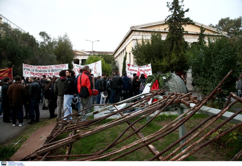 Εληξε η κατάληψη στο Πολυτεχνείο -Ξεκίνησαν οι εκδηλώσεις μνήμης [εικόνες] | iefimerida.gr 5