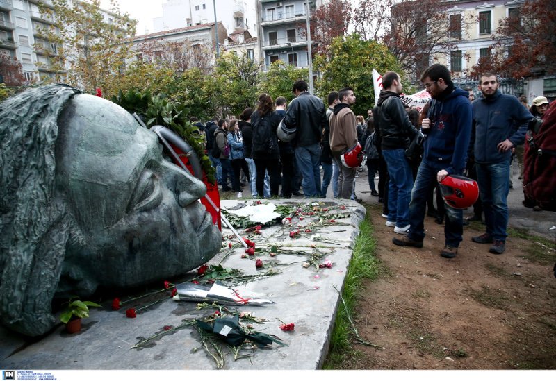 Εληξε η κατάληψη στο Πολυτεχνείο -Ξεκίνησαν οι εκδηλώσεις μνήμης [εικόνες] | iefimerida.gr 6