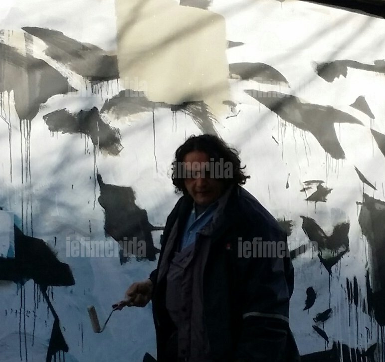 Ποιο είναι το χρώμα που ταιριάζει στο Πολυτεχνείο -Κάνουν δειγματισμούς για να εξαφανίζουν το γκράφιτι [εικόνες] | iefimerida.gr 2