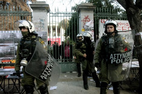 Κορυφώνονται οι εκδηλώσεις για τα 40 χρόνια από την εξέγερση του Πολυτεχνείου-6.000 αστυνομικοί στο κέντρο | iefimerida.gr 0