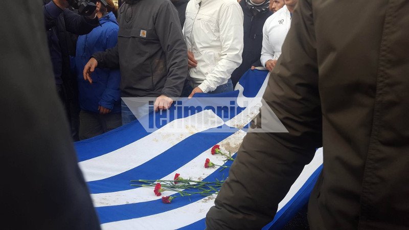 Επεισόδια και μολότοφ στα Εξάρχεια μετά την πορεία για το Πολυτεχνείο [εικόνες & βίντεο]  | iefimerida.gr 21