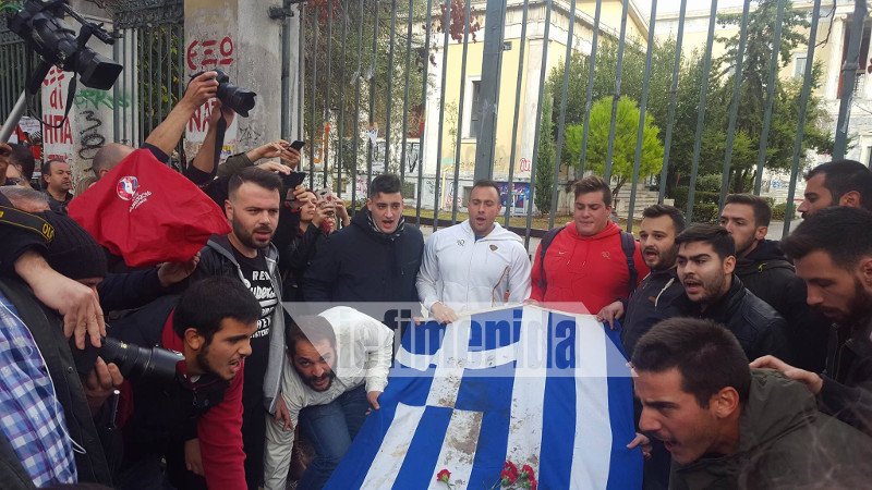 Επεισόδια και μολότοφ στα Εξάρχεια μετά την πορεία για το Πολυτεχνείο [εικόνες & βίντεο]  | iefimerida.gr 20