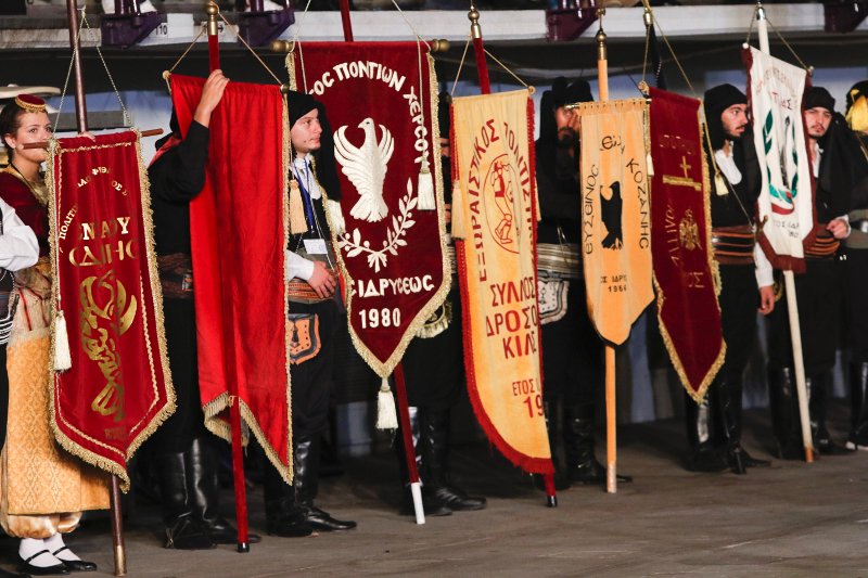 «Βούλιαξε» το ΣΕΦ από χορευτές στο 13ο Πανελλαδικό Φεστιβάλ Ποντιακών Χορών- Πάνω από 2.000 έλαβαν μέρος [εικόνες] | iefimerida.gr 4