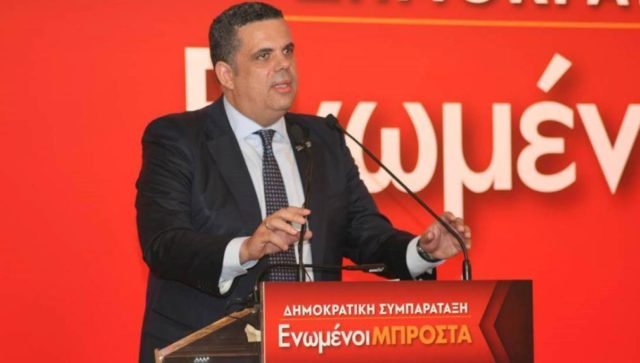 Ο Γ. Μανιάτης κατέθεσε τις υπογραφές για την υποψηφιότητά του | iefimerida.gr 1