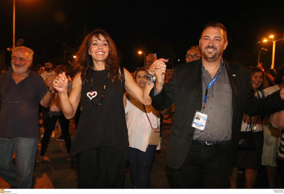 Ενώθηκαν για να χορέψουν τον μεγαλύτερο ποντιακό χορό και να μπουν στο Γκίνες [εικόνες] | iefimerida.gr 9