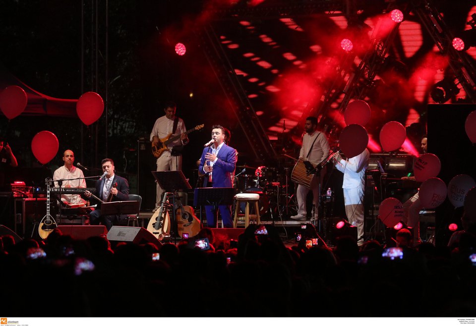 Ενώθηκαν για να χορέψουν τον μεγαλύτερο ποντιακό χορό και να μπουν στο Γκίνες [εικόνες] | iefimerida.gr 10