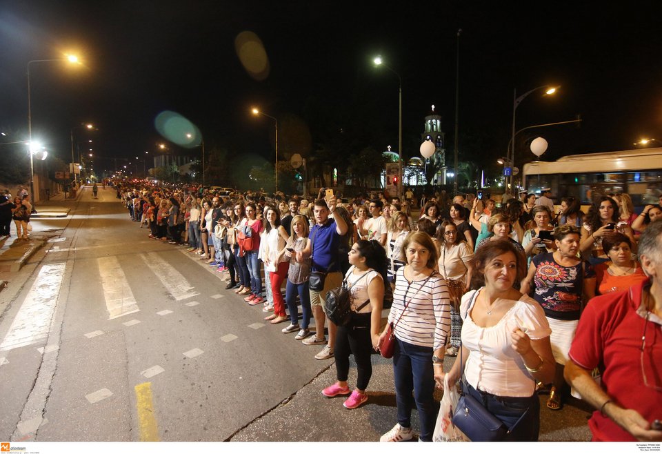 Ενώθηκαν για να χορέψουν τον μεγαλύτερο ποντιακό χορό και να μπουν στο Γκίνες [εικόνες] | iefimerida.gr 1