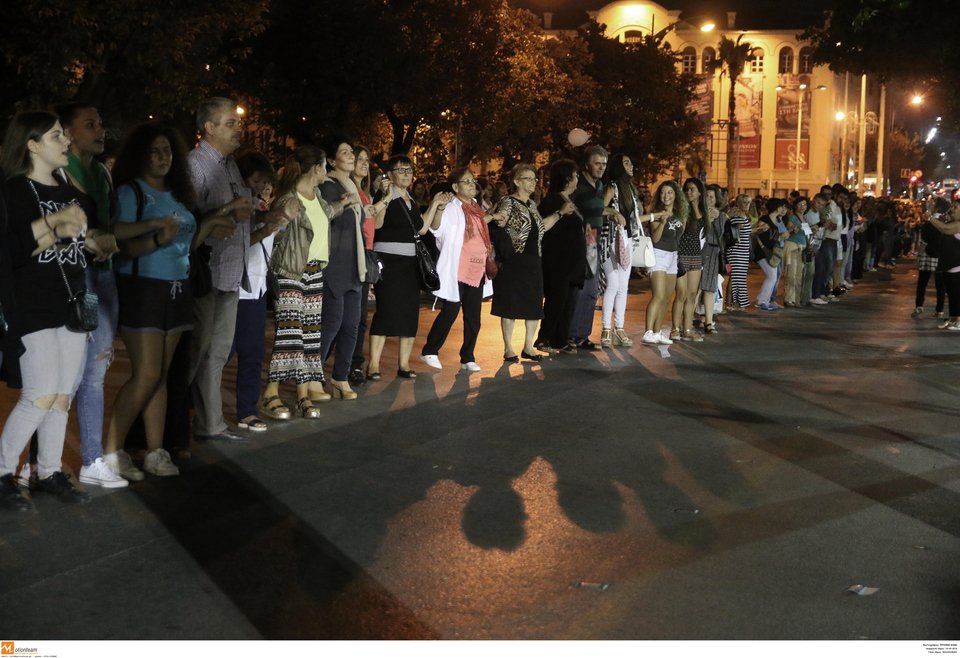 Ενώθηκαν για να χορέψουν τον μεγαλύτερο ποντιακό χορό και να μπουν στο Γκίνες [εικόνες] | iefimerida.gr 2