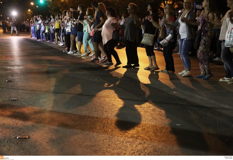 Ενώθηκαν για να χορέψουν τον μεγαλύτερο ποντιακό χορό και να μπουν στο Γκίνες [εικόνες] | iefimerida.gr 7