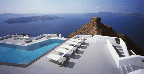 H πιο όμορφη πισίνα του κόσμου βρίσκεται στη Σαντορίνη: Κρεμασμένη στο βράχο, γίνεται ένα με τη θάλασσα -Οποιος κολυμπά σε αυτή είναι σαν να βρίσκεται σε αεροπλάνο [εικόνες] | iefimerida.gr 8