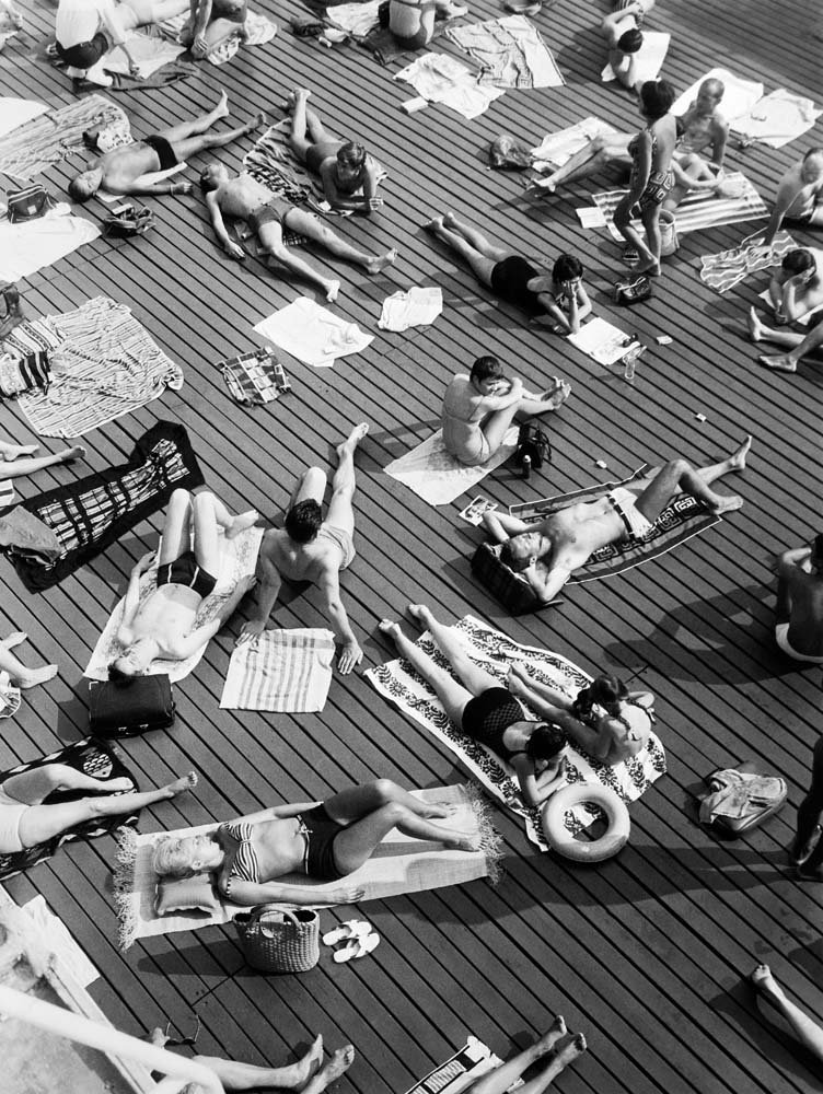 Οταν μεθυσμένος οδηγός το 1961 μπήκε σε πισίνα του Μπέβερλι Χιλς με το αυτοκίνητό του [εικόνες] | iefimerida.gr 2