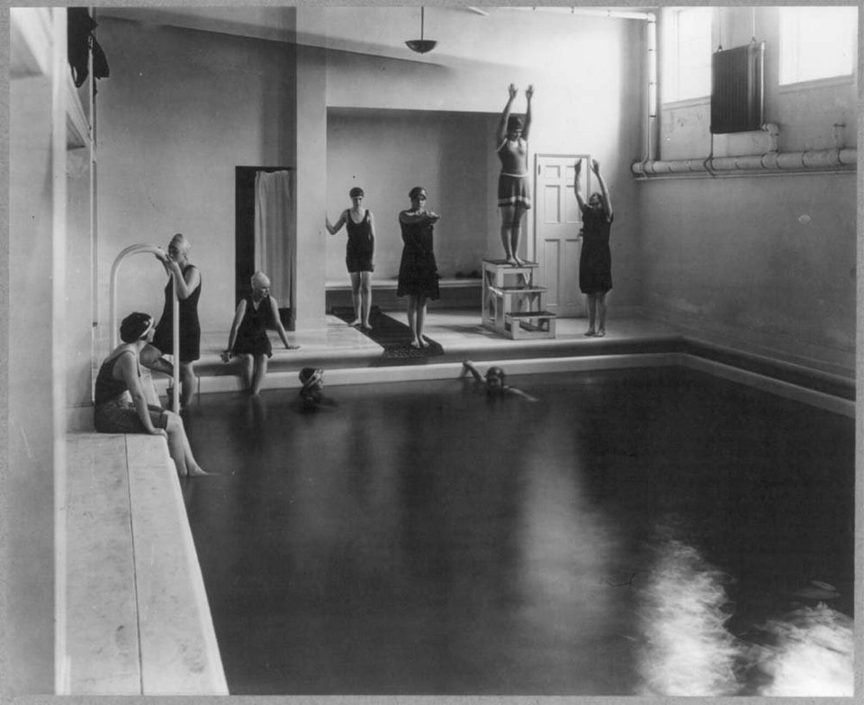 Οταν μεθυσμένος οδηγός το 1961 μπήκε σε πισίνα του Μπέβερλι Χιλς με το αυτοκίνητό του [εικόνες] | iefimerida.gr 1