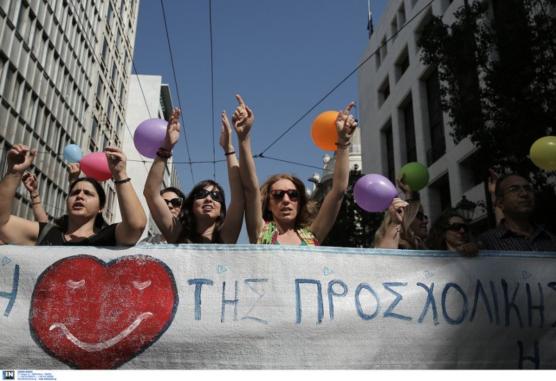 ΠΟΕ-ΟΤΑ: Διαμαρτυρία ενάντια στην ένταξη των 4χρονων στα νηπιαγωγεία [εικόνες] | iefimerida.gr 0